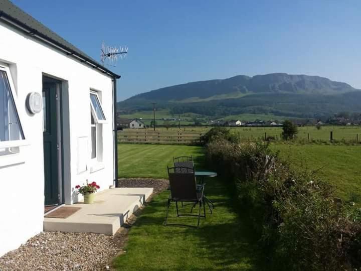 Ballymultimber Cottages - Mountain Views Near Beach 利马瓦迪 外观 照片